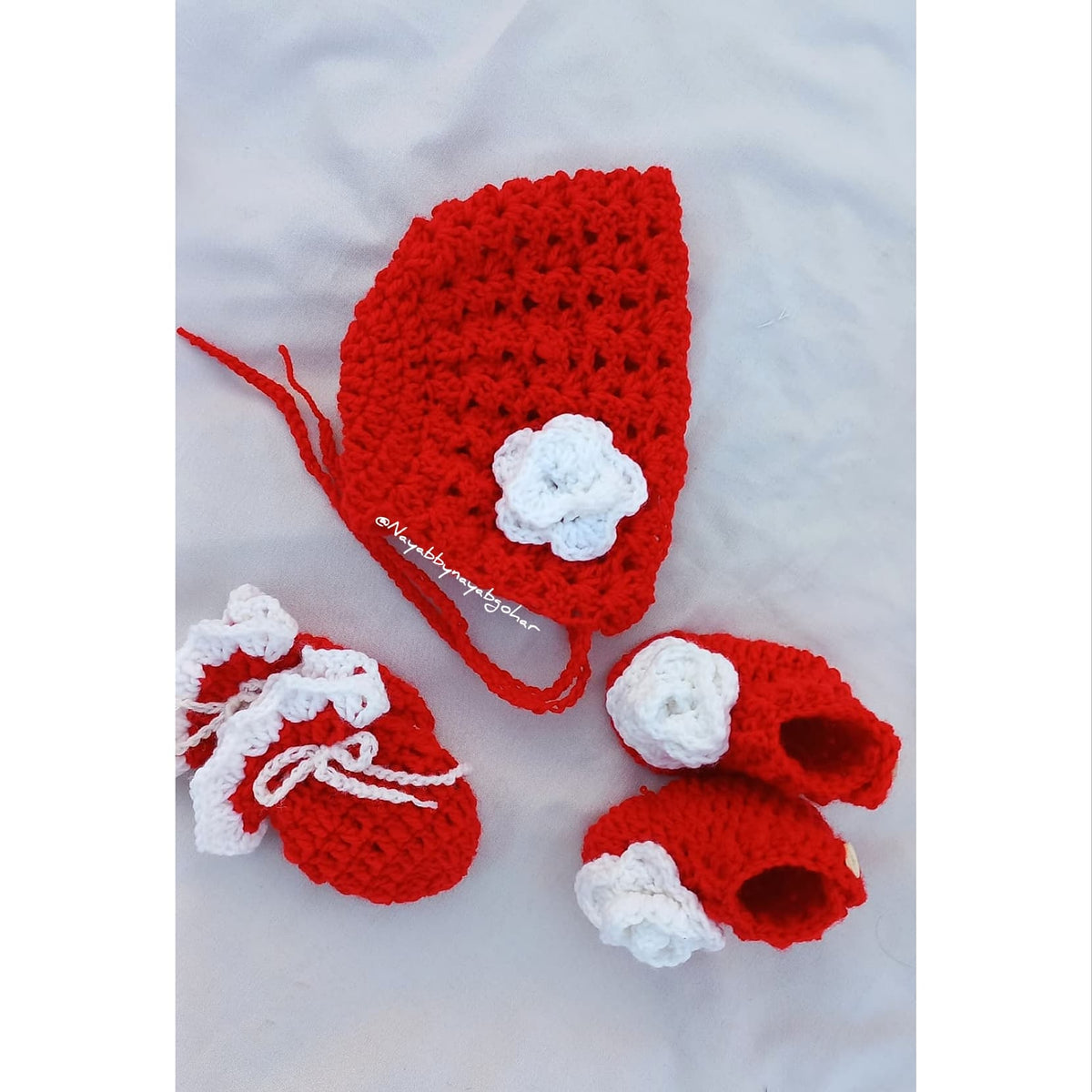 Rosebud bonnet cap set