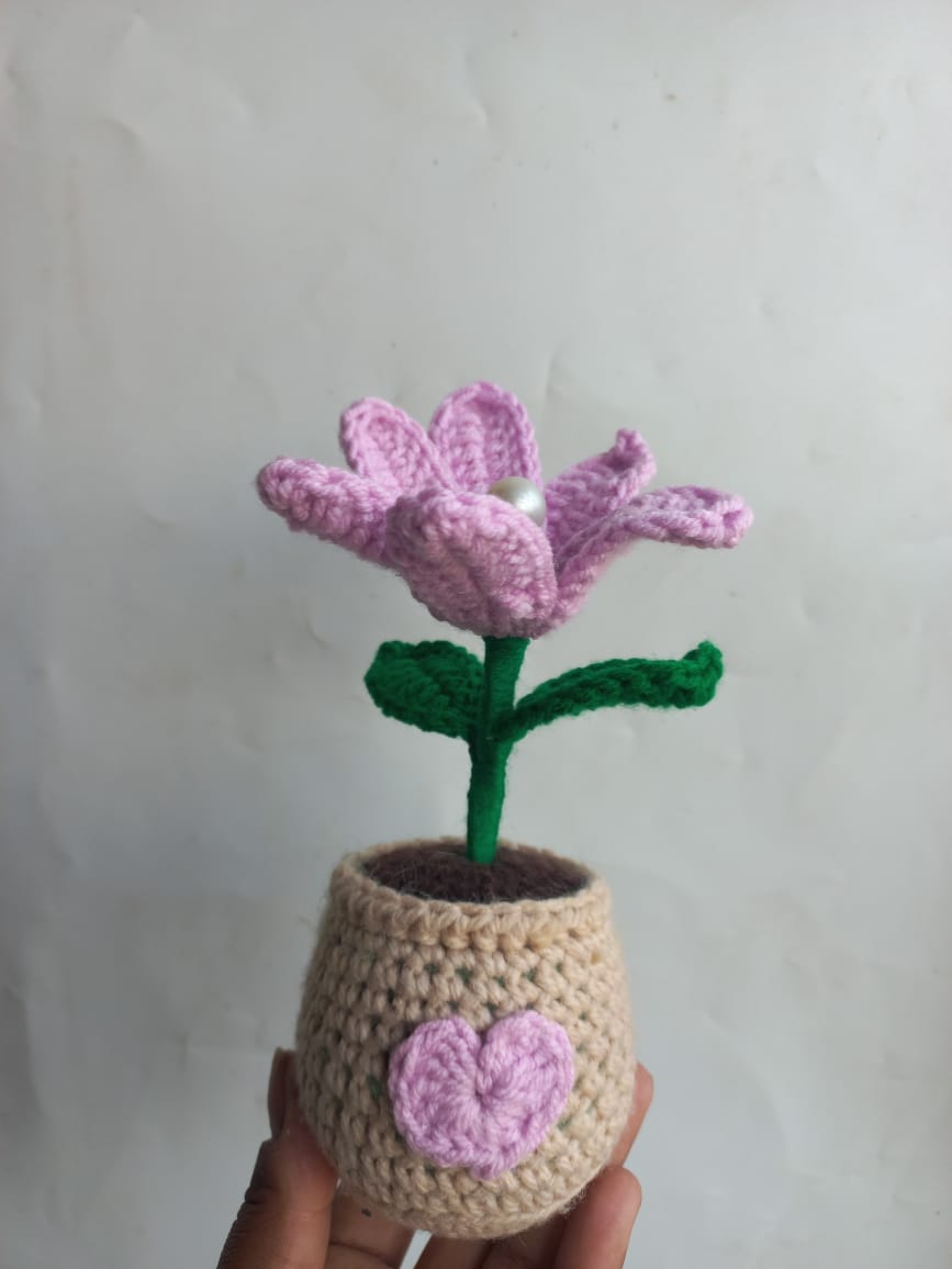 Lilac Water Lilly Pot