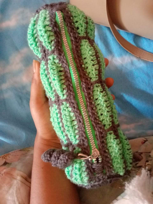 Almond Crochet stationery bag