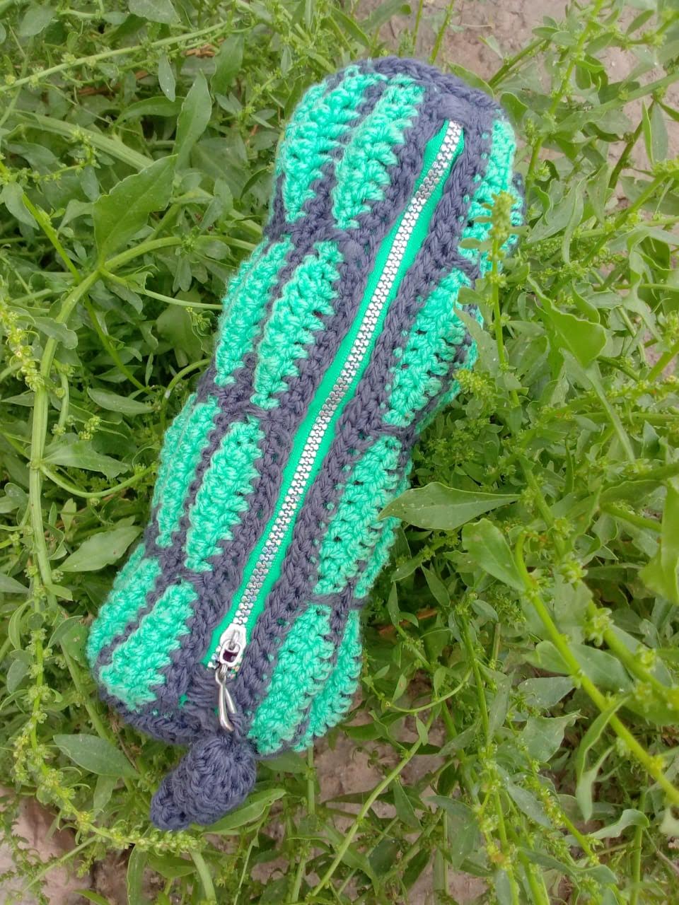 Almond Crochet stationery bag