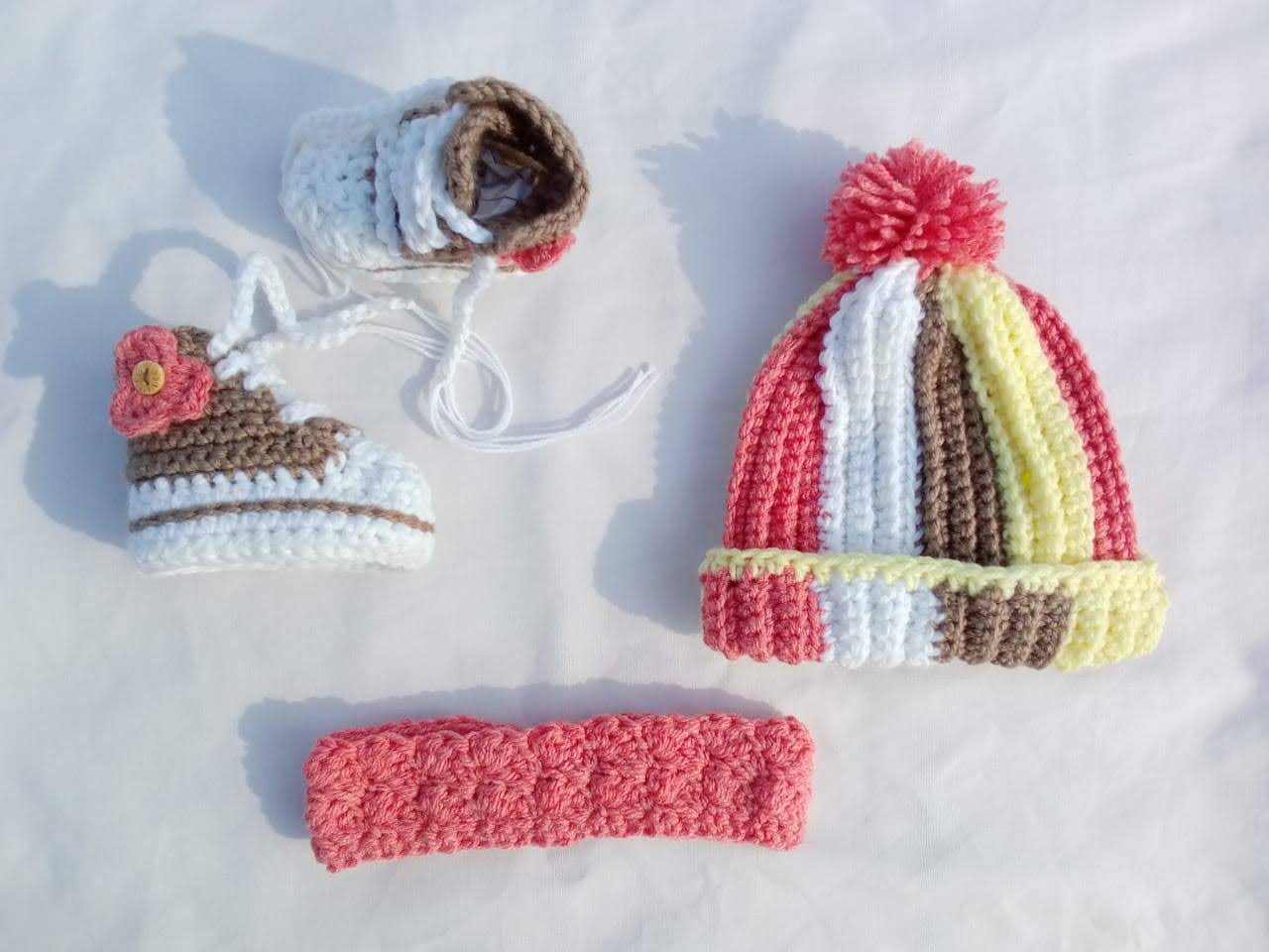 Baby converse set