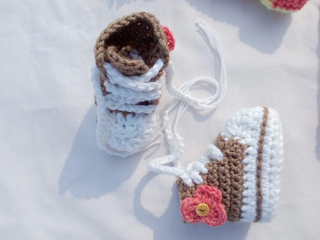 Baby converse set