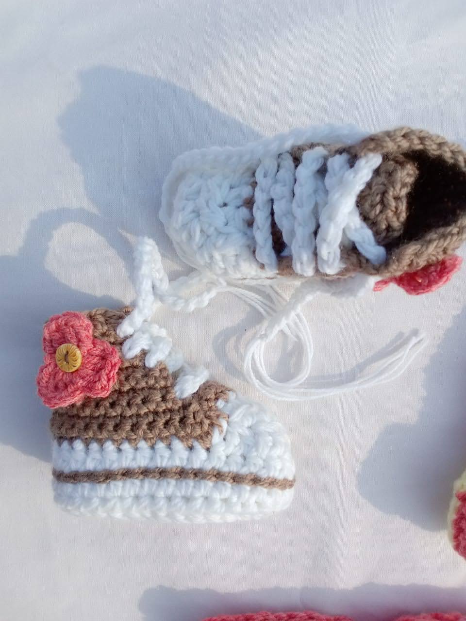Baby converse set