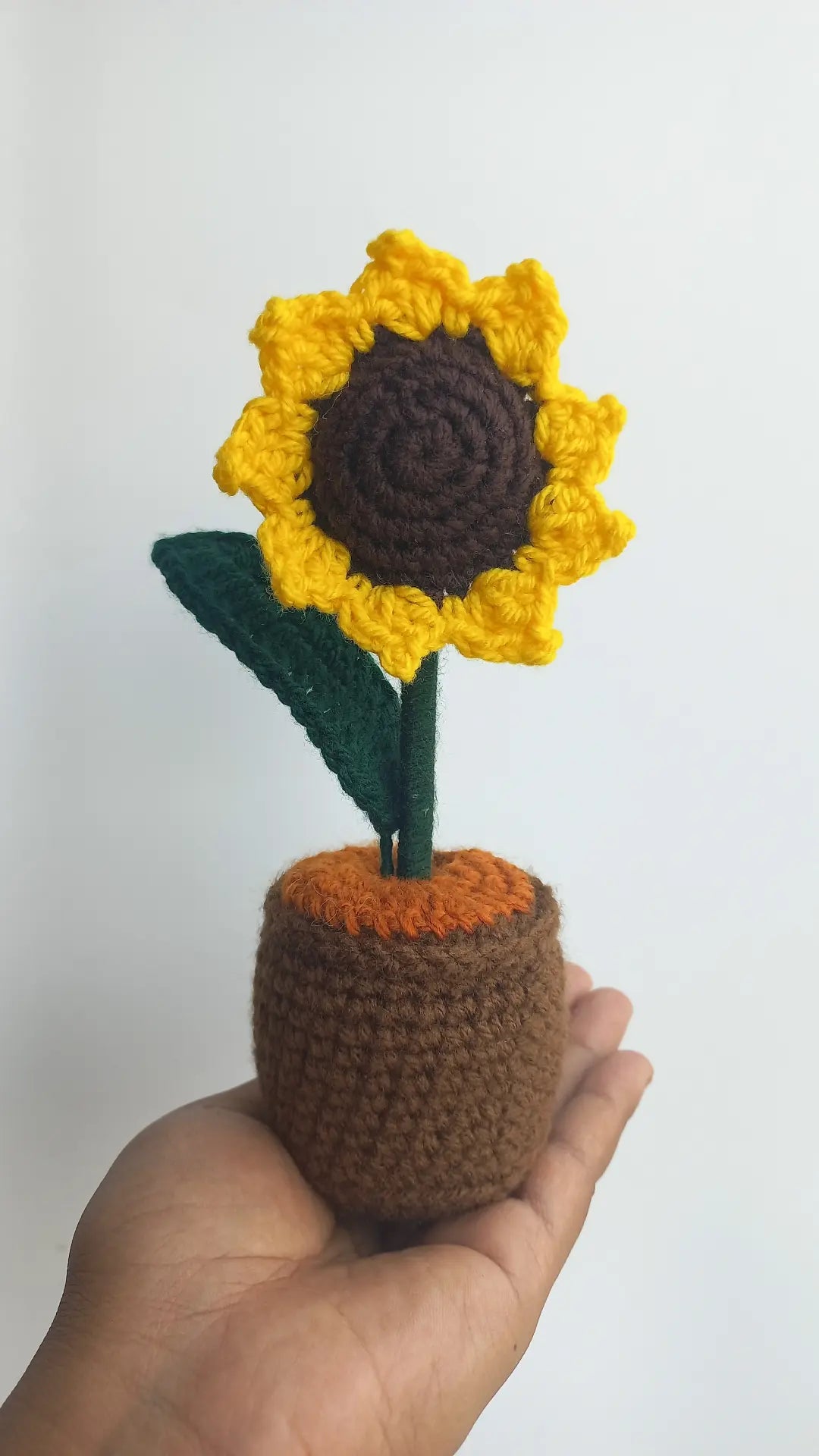 Brown sunflower pot