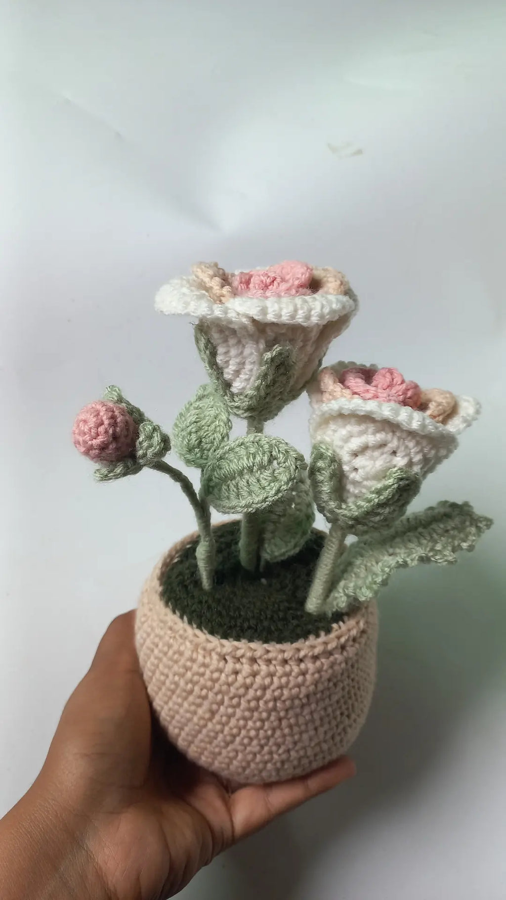 Pestal rose pot