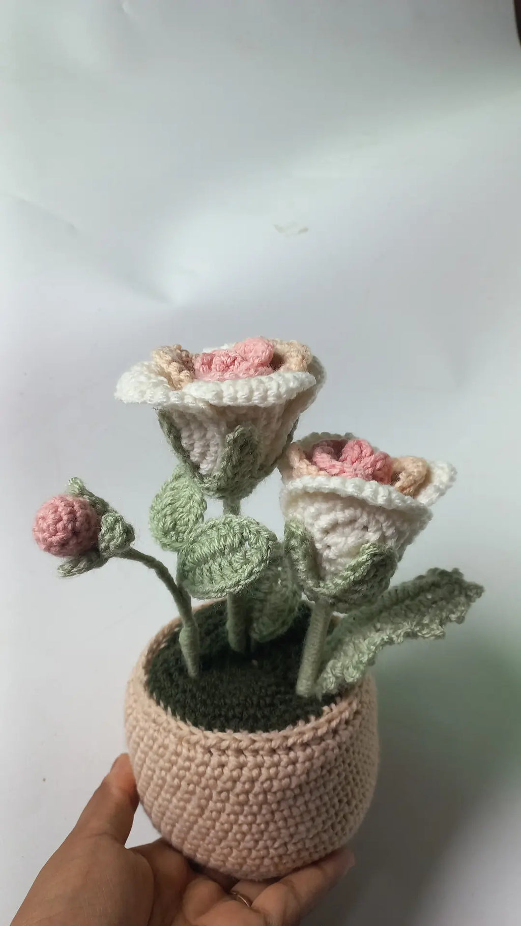 Pestal rose pot