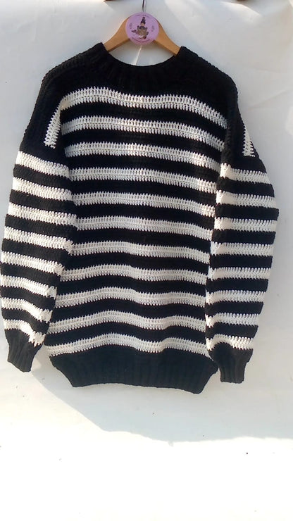 Oversized B&W Pullover